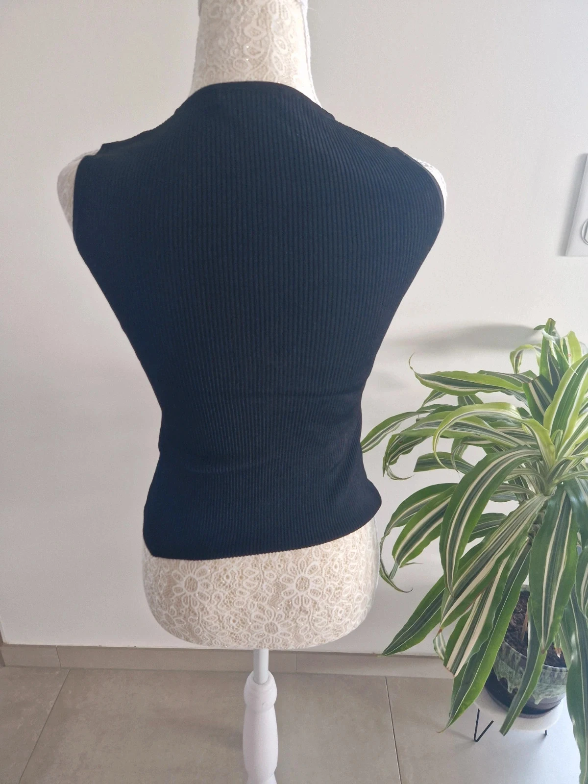 Black ribbed tank top - S/M - Your Pull – photo 3